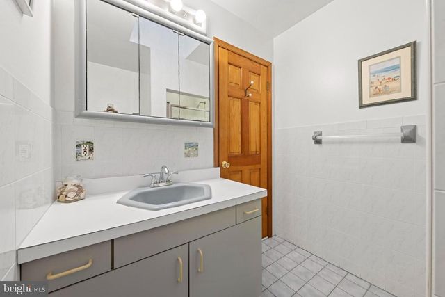 373 N 2ND ST, Surf City, NJ 08008