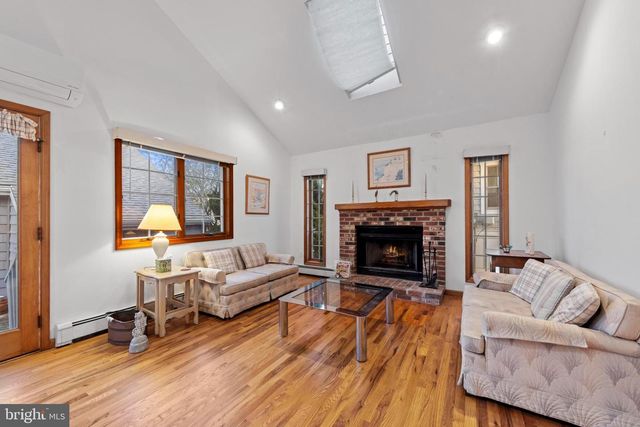 373 N 2ND ST, Surf City, NJ 08008