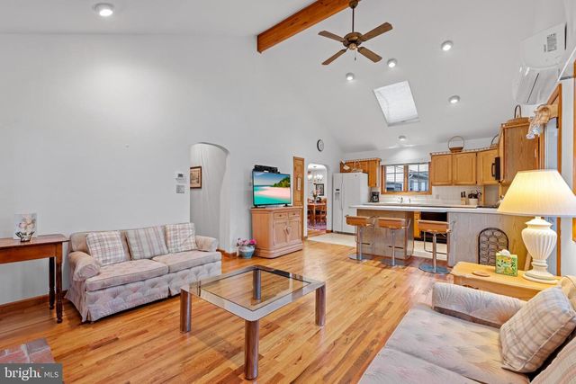 373 N 2ND ST, Surf City, NJ 08008