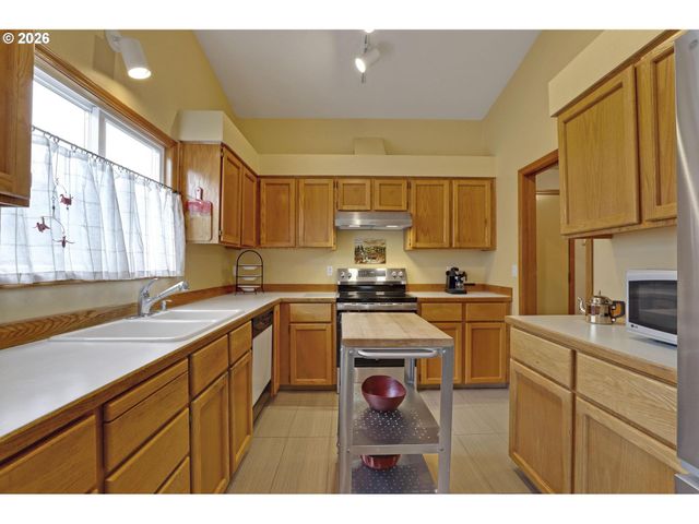 17300 Sw LISA St, Beaverton, OR 97006