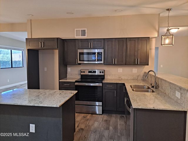 8856 E Calle Playa, Tucson, AZ 85715