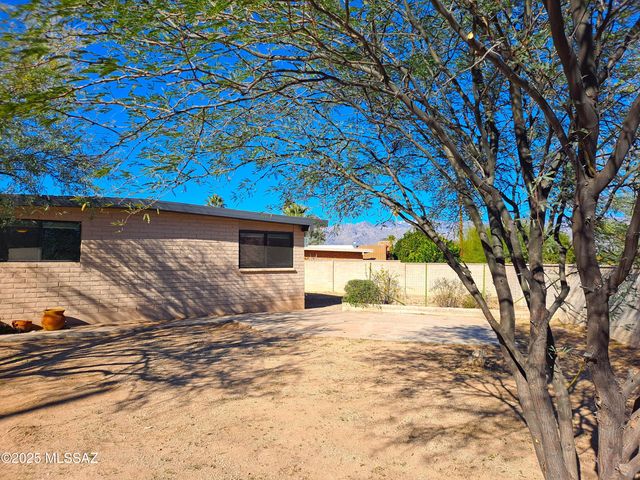 8856 E Calle Playa, Tucson, AZ 85715
