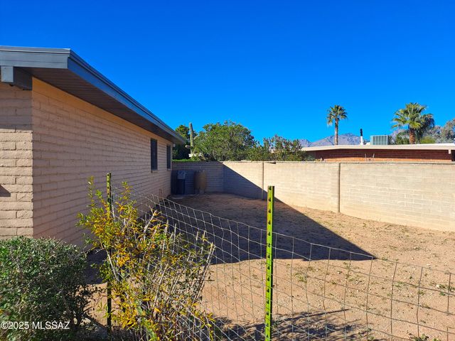 8856 E Calle Playa, Tucson, AZ 85715