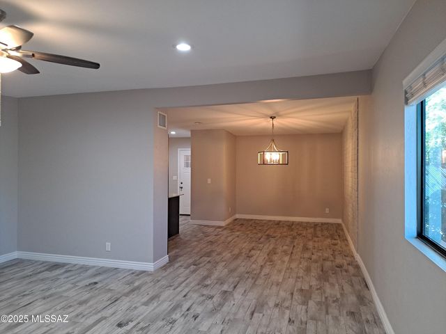 8856 E Calle Playa, Tucson, AZ 85715