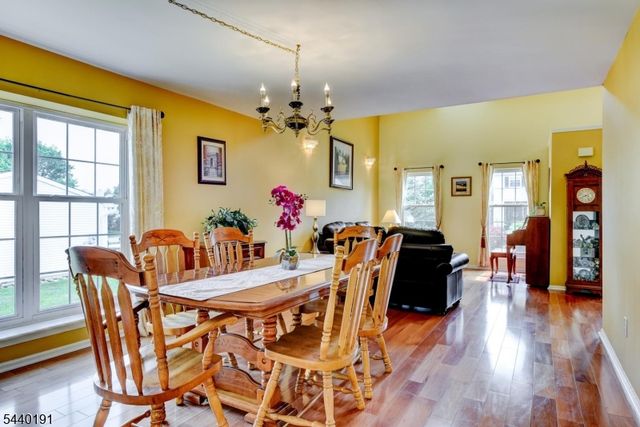 4 Dakota Trl, Branchburg Twp., NJ 08876