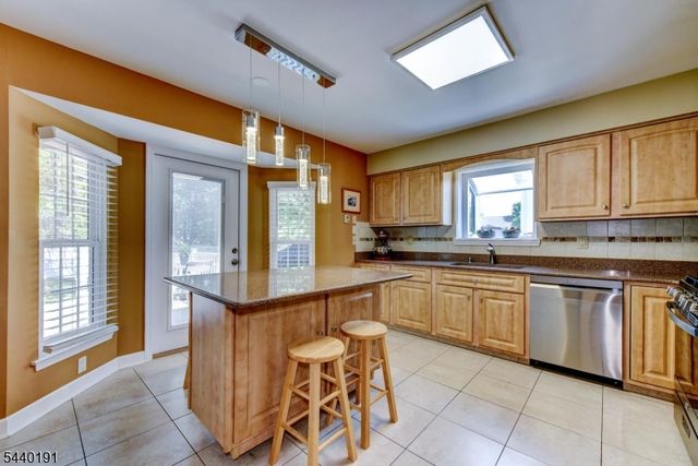 4 Dakota Trl, Branchburg Twp., NJ 08876