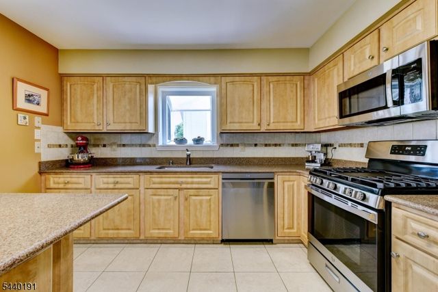 4 Dakota Trl, Branchburg Twp., NJ 08876