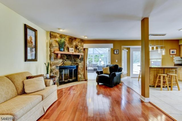 4 Dakota Trl, Branchburg Twp., NJ 08876