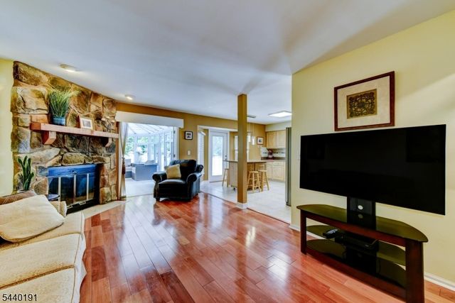 4 Dakota Trl, Branchburg Twp., NJ 08876