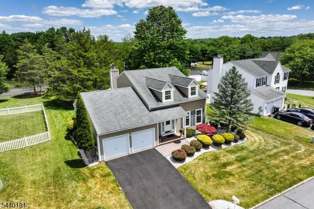 4 Dakota Trl, Branchburg Twp., NJ 08876