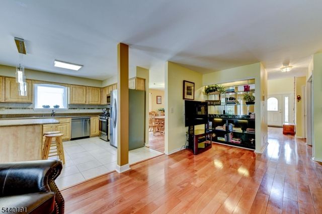 4 Dakota Trl, Branchburg Twp., NJ 08876