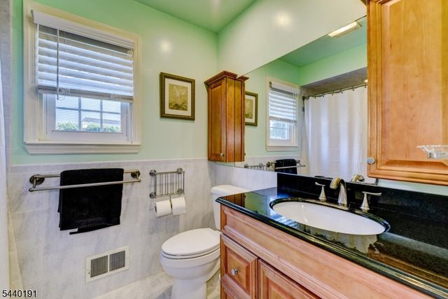 4 Dakota Trl, Branchburg Twp., NJ 08876