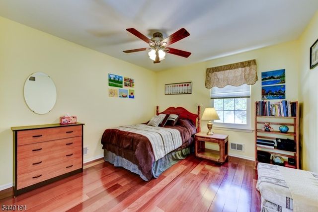 4 Dakota Trl, Branchburg Twp., NJ 08876