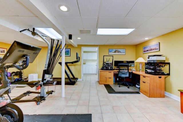 4 Dakota Trl, Branchburg Twp., NJ 08876