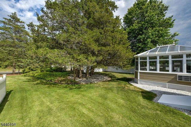 4 Dakota Trl, Branchburg Twp., NJ 08876