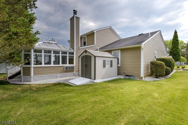 4 Dakota Trl, Branchburg Twp., NJ 08876