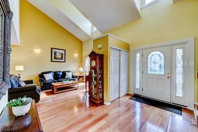 4 Dakota Trl, Branchburg Twp., NJ 08876