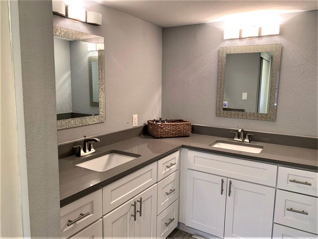 105 Birdie DR, The Hills, TX 78738