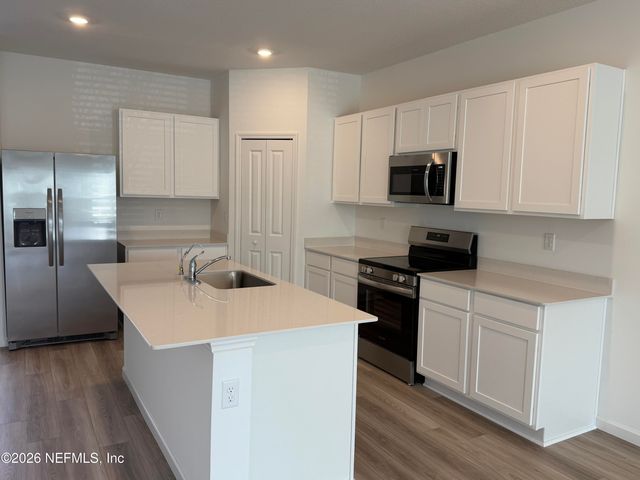 3978 MID CENTURY Street, Jacksonville, FL 32217