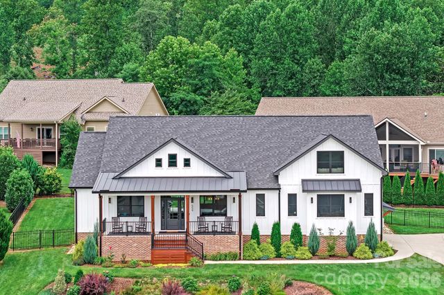 559 Blacksmith Run Drive, Hendersonville, NC 28792