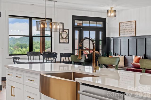 559 Blacksmith Run Drive, Hendersonville, NC 28792
