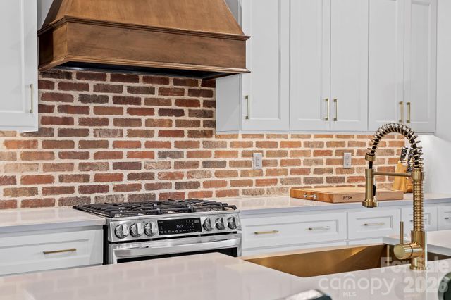 559 Blacksmith Run Drive, Hendersonville, NC 28792
