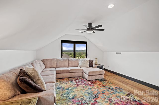 559 Blacksmith Run Drive, Hendersonville, NC 28792