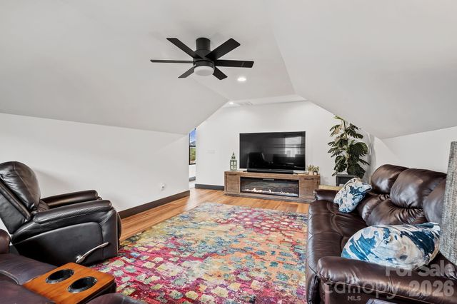 559 Blacksmith Run Drive, Hendersonville, NC 28792
