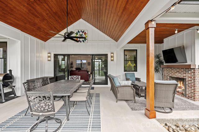 559 Blacksmith Run Drive, Hendersonville, NC 28792