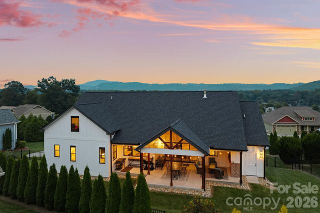 559 Blacksmith Run Drive, Hendersonville, NC 28792