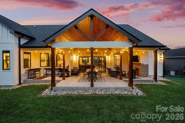 559 Blacksmith Run Drive, Hendersonville, NC 28792