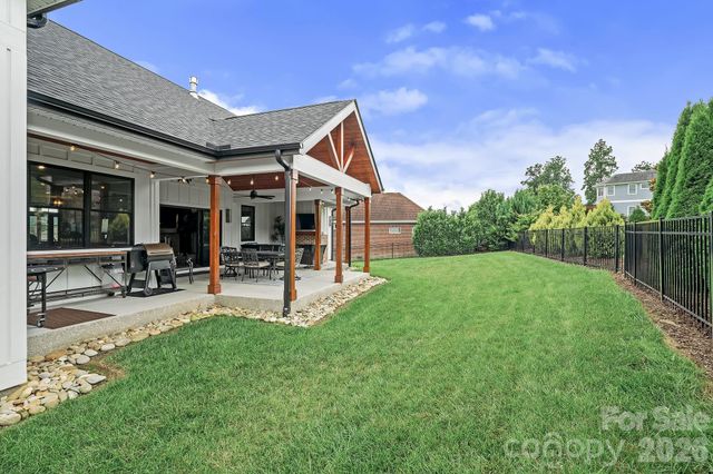 559 Blacksmith Run Drive, Hendersonville, NC 28792