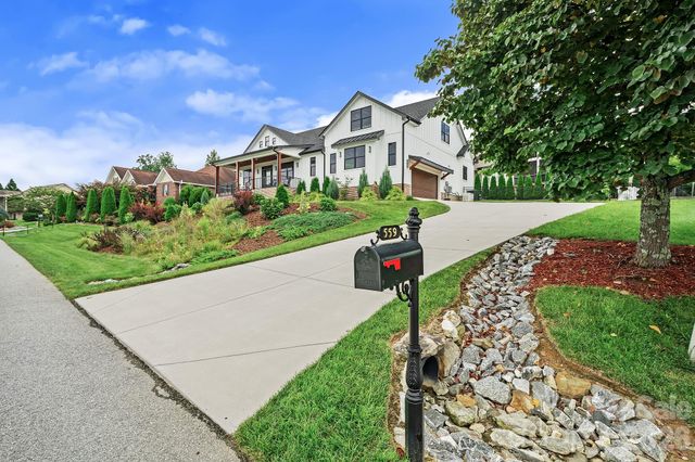 559 Blacksmith Run Drive, Hendersonville, NC 28792
