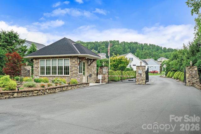 559 Blacksmith Run Drive, Hendersonville, NC 28792
