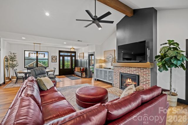 559 Blacksmith Run Drive, Hendersonville, NC 28792