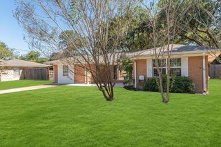 1529 Pin Oak Drive, Huntsville, TX 77340