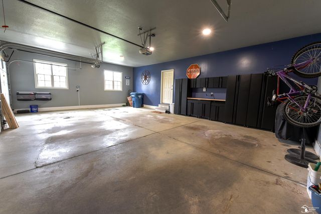 327 Pebble Beach Drive, Monroe, MI 48162