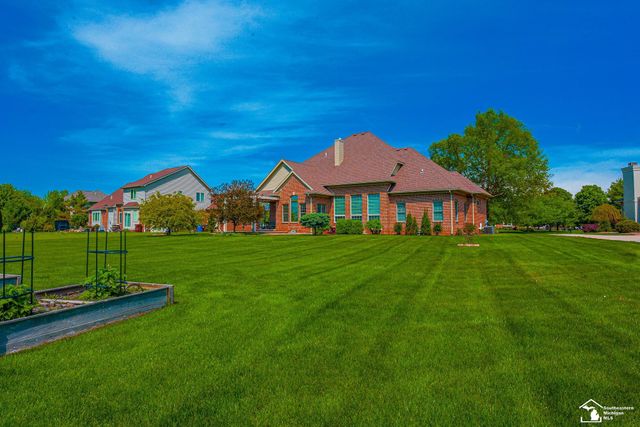 327 Pebble Beach Drive, Monroe, MI 48162
