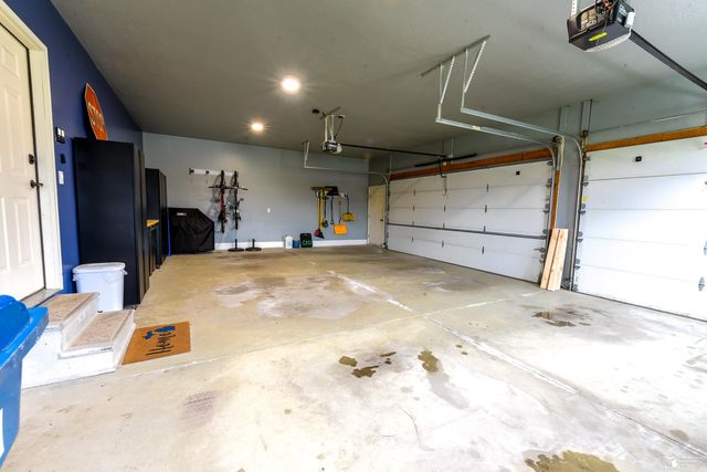 327 Pebble Beach Drive, Monroe, MI 48162