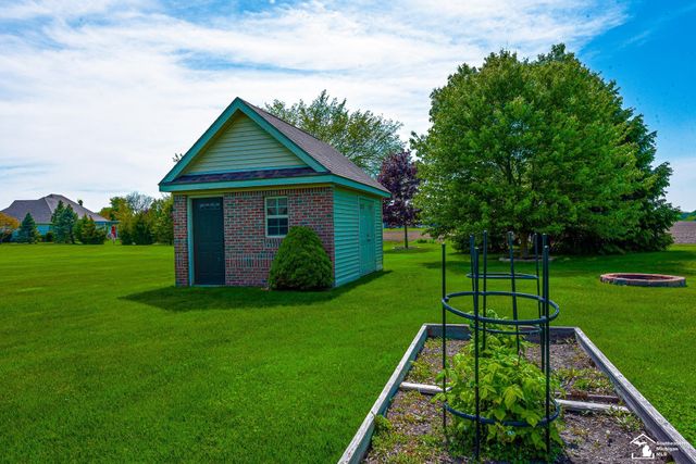 327 Pebble Beach Drive, Monroe, MI 48162