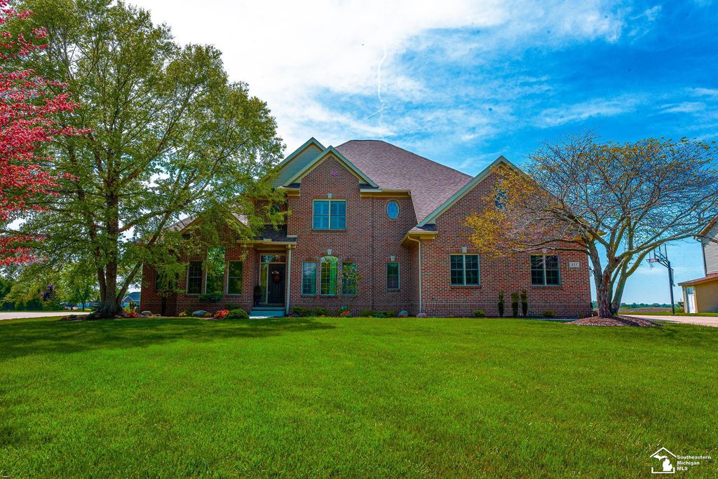 327 Pebble Beach Drive, Monroe, MI 48162