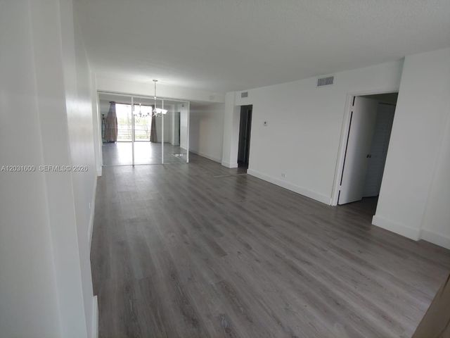 3660 NE 166th St 511, North Miami Beach, FL 33160