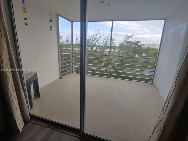 3660 NE 166th St 511, North Miami Beach, FL 33160