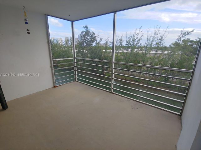 3660 NE 166th St 511, North Miami Beach, FL 33160