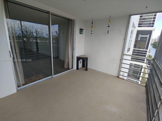 3660 NE 166th St 511, North Miami Beach, FL 33160
