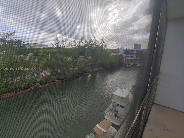 3660 NE 166th St 511, North Miami Beach, FL 33160