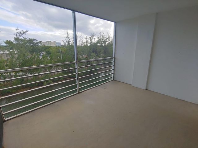 3660 NE 166th St 511, North Miami Beach, FL 33160