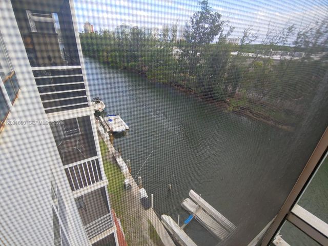 3660 NE 166th St 511, North Miami Beach, FL 33160