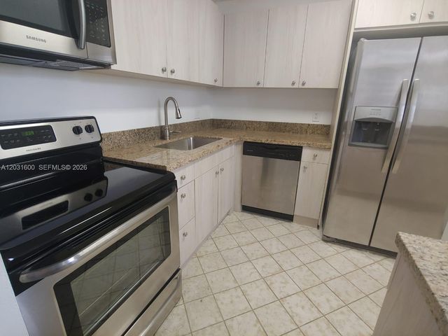 3660 NE 166th St 511, North Miami Beach, FL 33160