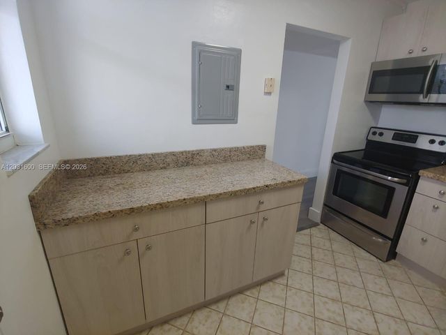 3660 NE 166th St 511, North Miami Beach, FL 33160